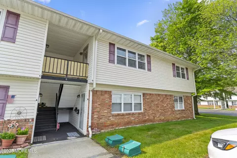 5 Utah Dr #D, Matawan, NJ 07747