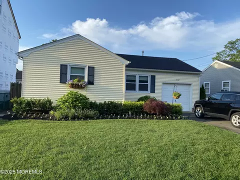 3132 Cohocton Ave, Point Pleasant, NJ 08742