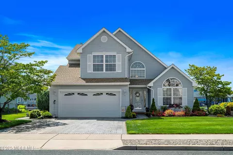 20 Meadow Point Dr, Brick, NJ 08723