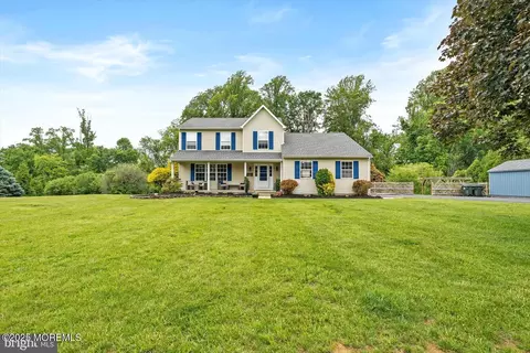 24 Long Acre Dr, Cream Ridge, NJ 08514