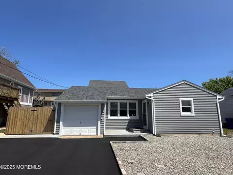 61 Longman St, Toms River, NJ 08753