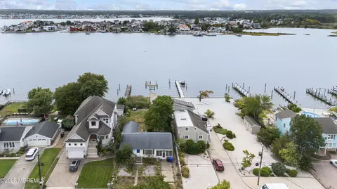 173 Bay Stream Dr, Toms River, NJ 08753