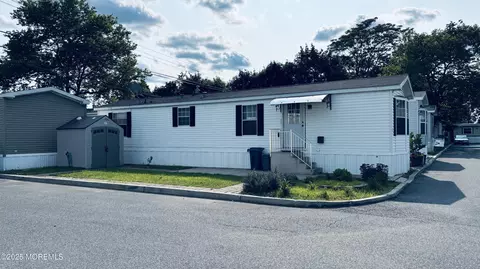 6 Monique Cir, Hazlet, NJ 07730
