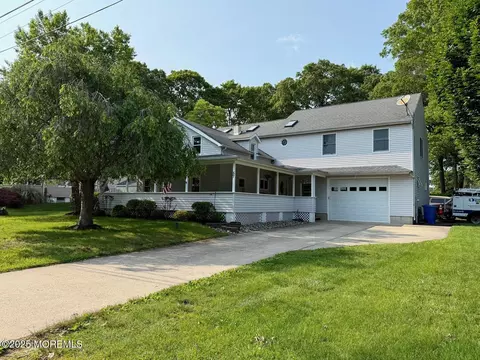 57 Garden Ave, Island Heights, NJ 08732