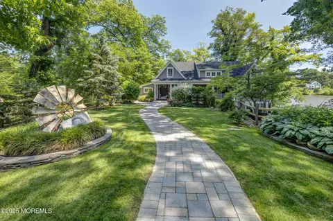 1 Beechwood Ter, Matawan, NJ 07747