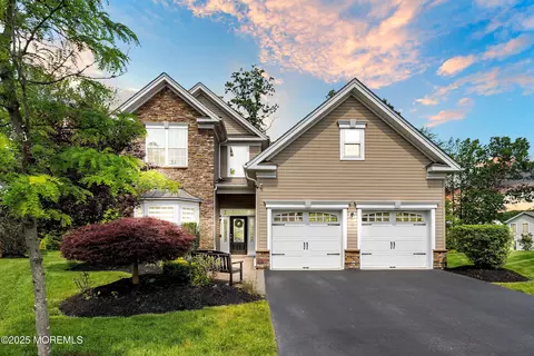 39 Northcrest Dr, Tinton Falls, NJ 07724