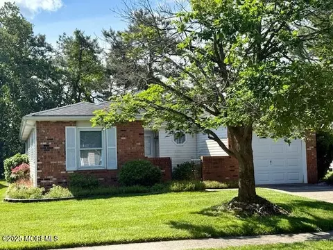5 Floral Dr, Brick, NJ 08723