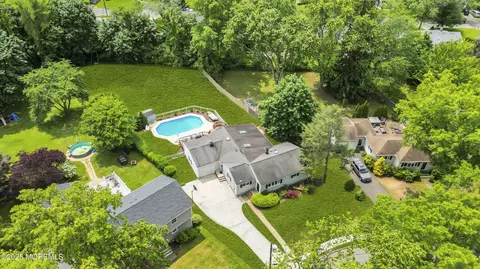 42 N Park Ave, Shrewsbury, NJ 07702