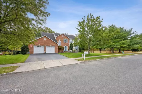 18 Mount Ranier Dr, Howell, NJ 07731