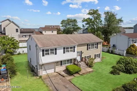 19 Lagoon Dr E, Toms River, NJ 08753