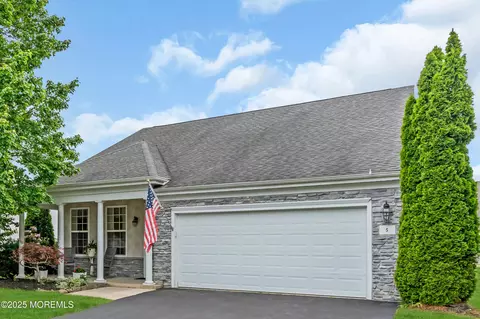 5 Minot Light Ct, Barnegat, NJ 08005