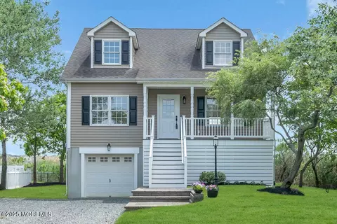 27 Main St, Port Monmouth, NJ 07758