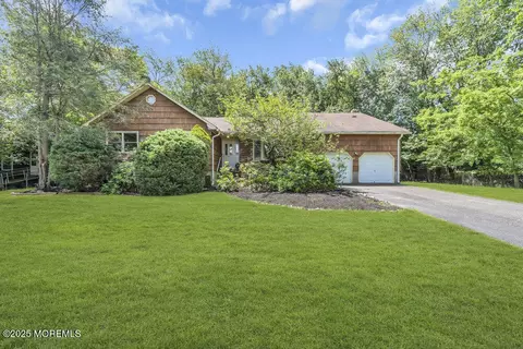 25 Overhill Rd, Ocean, NJ 07712