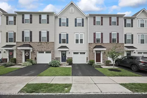 406 High Pointe Ln, Tinton Falls, NJ 07753