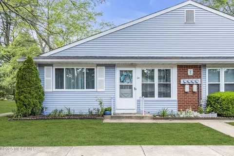 2 Wintergreen Ln # A, Whiting, NJ 08759