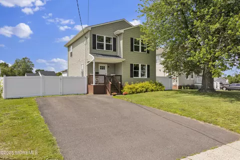 134 County Rd, Cliffwood, NJ 07721