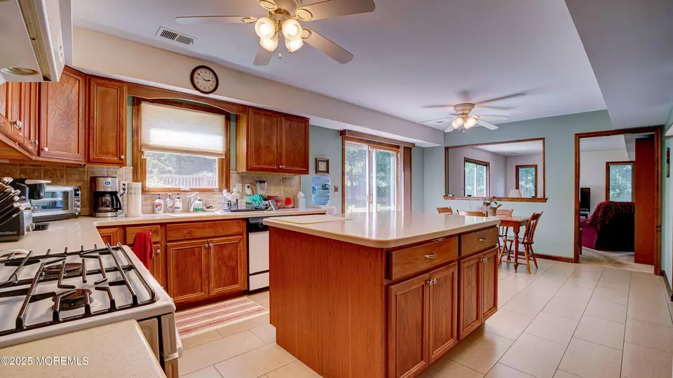 Kitchen - 9 Toby Ter, Monroe, NJ 08831 photo 4 of 4