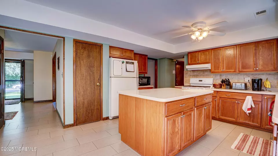Kitchen - 9 Toby Ter, Monroe, NJ 08831 photo 3 of 4