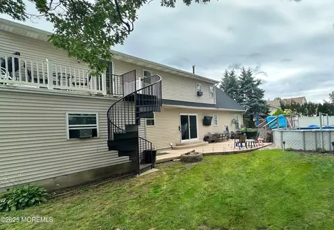 1317 Cable Ave, Beachwood, NJ 08722