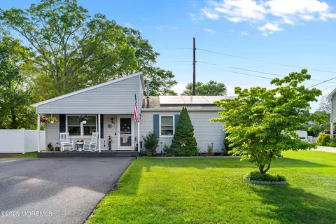 33 Oak Ln, Little Egg Harbor, NJ 08087