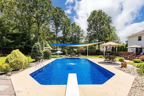 Exterior - 5 Persimmon Dr, Jackson, NJ 08527 photo 7 of 10