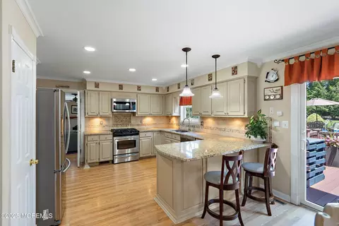 Kitchen - 5 Persimmon Dr, Jackson, NJ 08527 photo 4 of 6