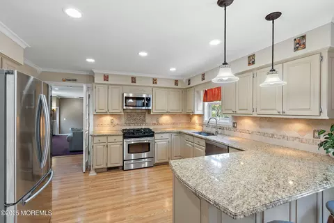 Kitchen - 5 Persimmon Dr, Jackson, NJ 08527 photo 2 of 6