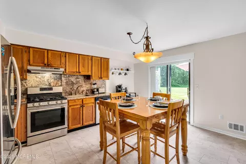 Dining - 1112 Sandra Pl, Brick, NJ 08724 photo 2 of 3
