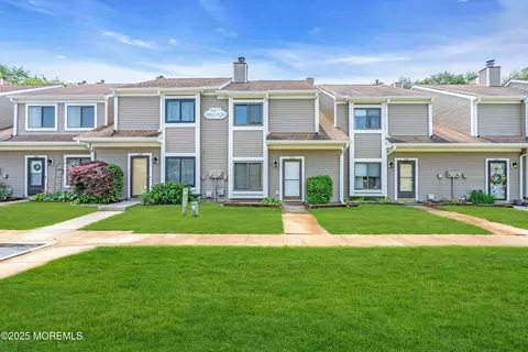 Exterior - 1112 Sandra Pl, Brick, NJ 08724 photo 2 of 9