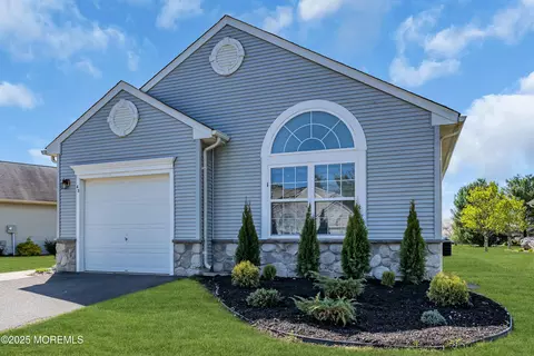 43 Saxony Cir, Manchester, NJ 08759