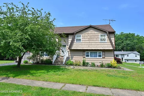 8 Michelle Ave, Old Bridge, NJ 08857