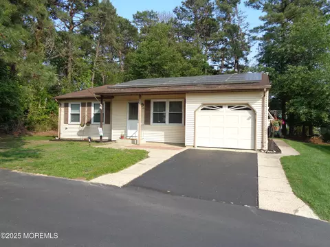 13 Berry Hill Rd, Whiting, NJ 08759