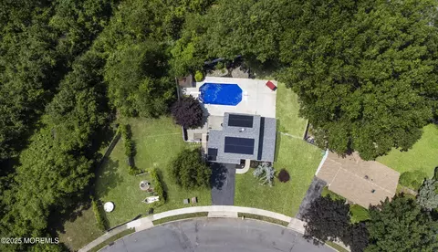 10 Barre Dr, Howell, NJ 07731