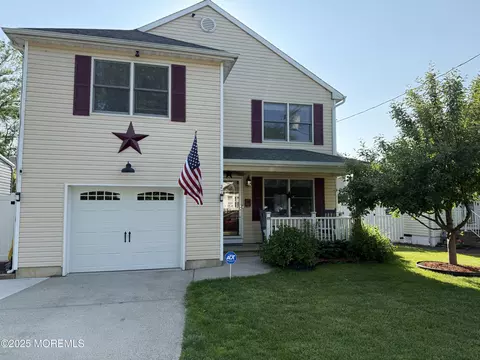 27 Pacific Ave, North Middletown, NJ 07748