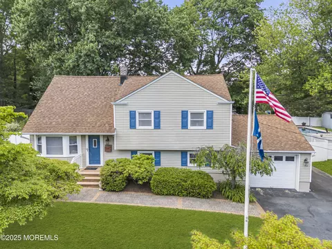 8 Millbrook Dr, New Monmouth, NJ 07748