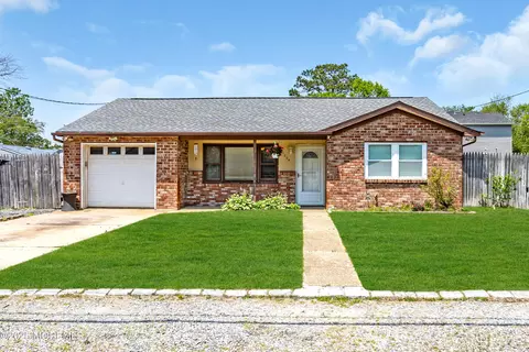 1004 Pensacola Rd, Forked River, NJ 08731