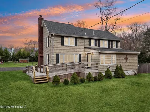 1592 W Front St, Lincroft, NJ 07738