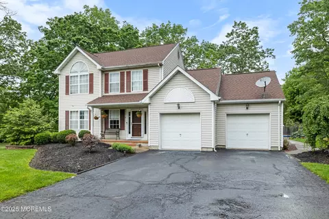 17 Durell Dr, Jackson, NJ 08527