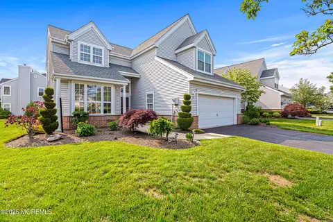 Exterior - 3 Devon Ct, Monroe, NJ 08831 photo 3 of 6