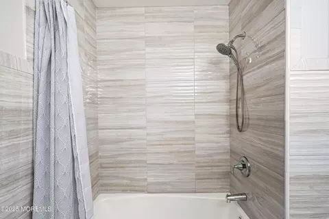 Bath - 3 Devon Ct, Monroe, NJ 08831 photo 2 of 7