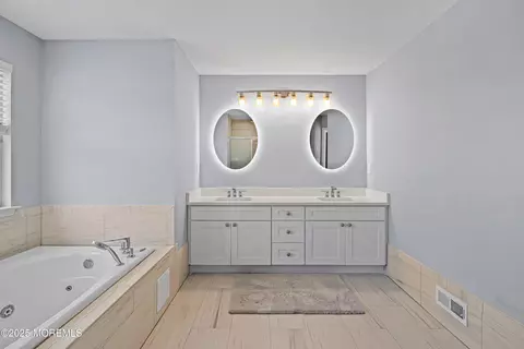 Bath - 3 Devon Ct, Monroe, NJ 08831 photo 4 of 7