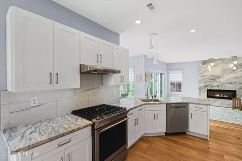 Kitchen - 3 Devon Ct, Monroe, NJ 08831 photo 3 of 5