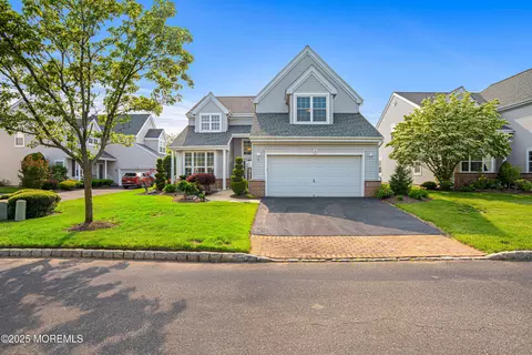 Exterior - 3 Devon Ct, Monroe, NJ 08831 photo 2 of 6