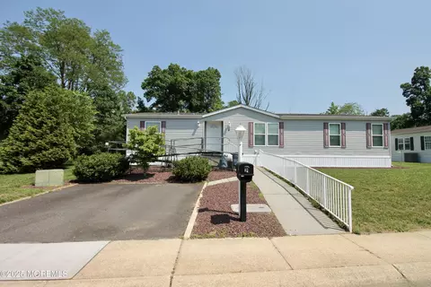 2 Brookside Way, Freehold, NJ 07728