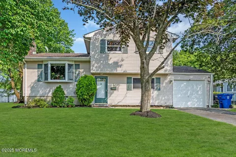 3 Stratton Pl, New Monmouth, NJ 07748