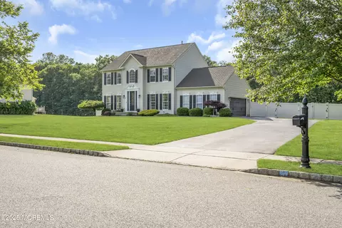 8 Reagan Dr, Jackson, NJ 08527
