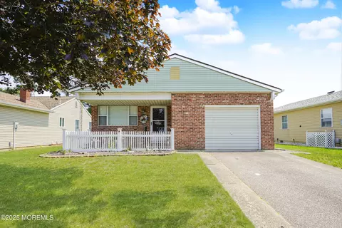 62 Virgin Islands Dr, Toms River, NJ 08757