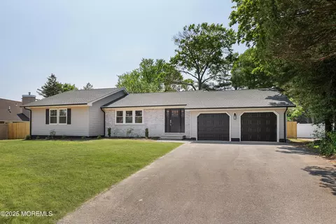 514 Ilexberry Ln, Toms River, NJ 08753