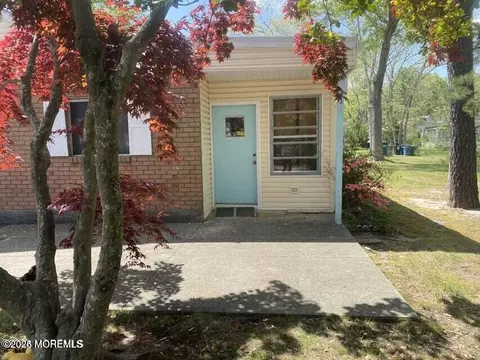 10 Hemlock St #D, Toms River, NJ 08757
