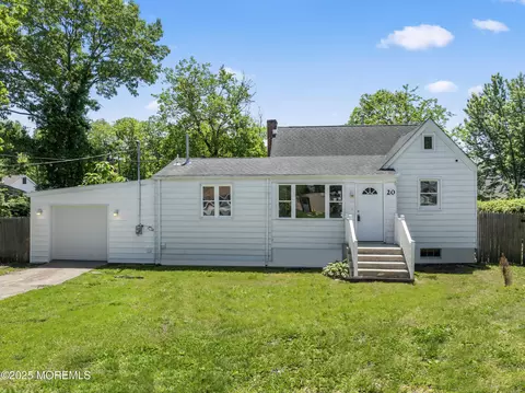 20 E 6th St, Howell, NJ 07731